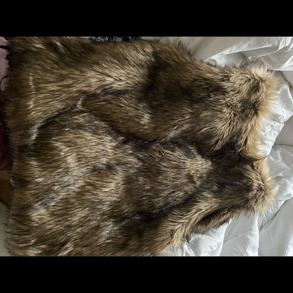 Faux fur vest - Picture 2 of 3